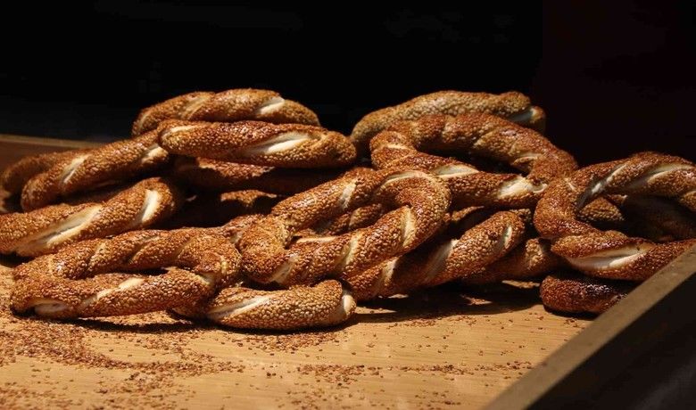 Samsun’da ekmek ve simitte zamlı tarifeye geçildi
 - Samsun’da  ekmek ve simitte zamlı tarife bugün uygulanmaya başlandı. 200 gram ekmek ve 60 gramlık simidin fiyatı 2,5 TL’ye yükseltildi.