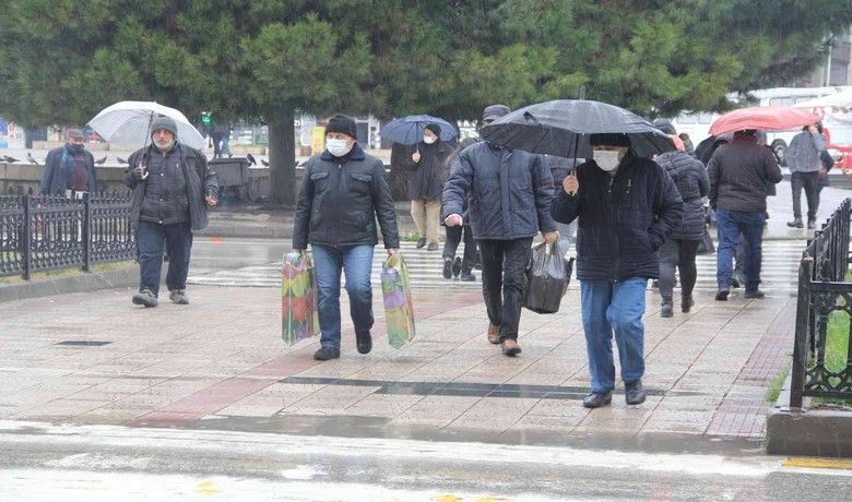 Samsun’a 1,5 günde 62,7 kilo yağış düştü
 - En sert kışlardan birini yaşayan Samsun’da son 1,5 günde şehir merkezine metre kareye 62,7 kilo yağış düştü.