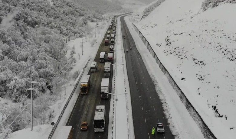 Ankara-Samsun yolunda kilometrelerce tır konvoyu
 - Ankara-Samsun karayolunun tırların geçine kontrollü olarak açılması sonrası 3 gündür yollarda bekleyen tırlar kar küreme aracı ve polis eskortu eşliğinde kilometrelerce konvoy oluşturarak yoluna devam etti.