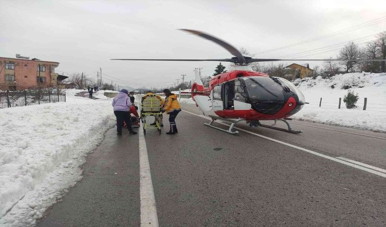 Ambulans helikopter karayoluna indi
 - Samsun’un Salıpazarı ilçesinde dumandan zehirlenen iki kişi, yola inen ambulans helikopterle hastaneye kaldırıldı.