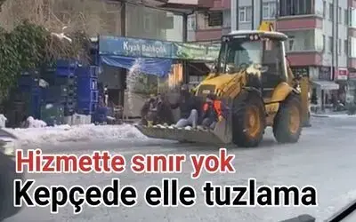 Bafra Belediyesinden Kepçede Elle Tuzlama Hizmeti