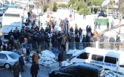 Boşanma aşamasındaki eşini bıçakla yaraladı

