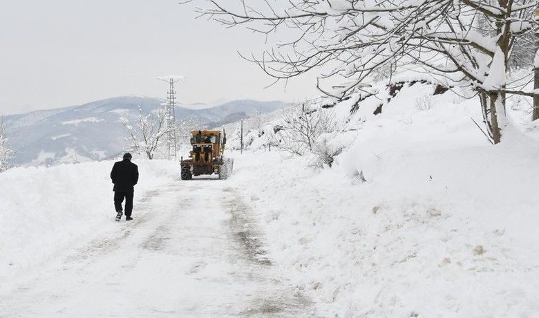 Karla büyük mücadele: 435mahalle yolundan 427’si açıldı - Samsun Büyükşehir Belediyesi ekipleri, 17 ilçede kardan kapanan 435 mahalle yolundan 427’sini ulaşıma açtı.