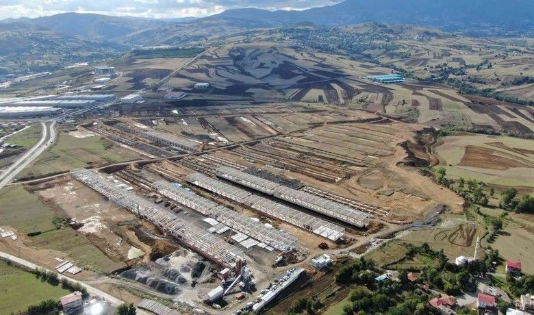 Türkiye’nin en büyüksanayi dönüşümünde teslimatlar 2023’te - Türkiye’nin en büyük sanayi sitesi dönüşümünün gerçekleştirileceği Samsun’da “Toybelen Sanayi Sitesi” inşaatının yüzde 25’i tamamlandı. Çevre, Şehircilik ve İklim Değişikliği Bakanlığı Toplu Konut İdaresi Başkanlığı (TOKİ) ise kura çekimi hazırlıklarına başladı. Kurayla sahipleri belirlenecek iş yerleri, esnaflara 2023’te teslim edilecek.