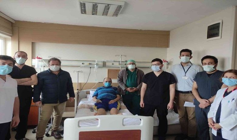 Korona salgınına rağmenkaraciğer nakilleri devam ediyor - Ondokuz Mayıs Üniversitesi (OMÜ) Tıp Fakültesi Hastanesi’nde, Covid-19 salgınına rağmen karaciğer nakilleri hız kesmeden devam ediyor. Tıp Fakültesi Hastanesi 34 kez başarılı nakil gerçekleştirdi.