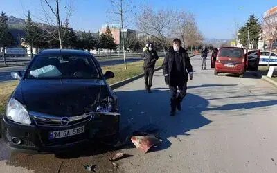 Samsun’daki kazada 1’i polis 2 kişi yaralandı
