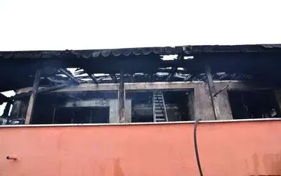 Lojman yangınında imam camdan atlayarak kurtuldu

