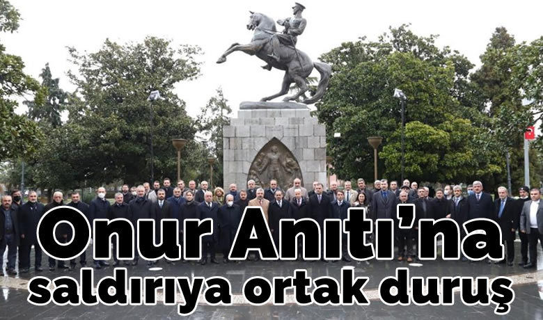 Onur Anıtı’na saldırıya ortak duruş - SAMSUN (İHA) – Samsun’da tüm siyasi parti temsilcileri, büyükşehir belediye ve 17 ilçe belediye başkanları, Büyükşehir meclis üyeleri bir araya gelerek Onur Anıtı’nı halatla yıkma girişimine ortak tepkilerini dile getirdi.