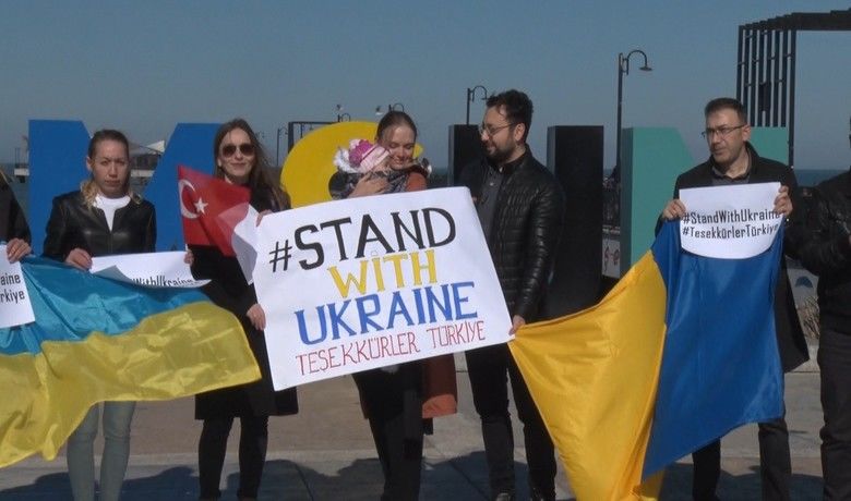 Ukraynalılar ‘Teşekkürler Türkiye’ pankartı açtı
 - SAMSUN (İHA) – Samsun’da yaşayan Ukraynalılar ülkelerinin egemenliğine desteğinden dolayı ‘Teşekkürler Türkiye’ pankartı açtı.