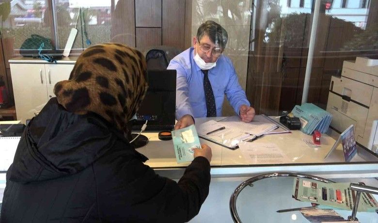 Samsun’da 11 bin kişiye destek kartı
 - Samsun Büyükşehir Belediyesi, ihtiyaç sahiplerine yönelik temel destek kartı uygulamasına devam ediyor. Sosyal Hizmetler Dairesi Başkanlığı 17 ilçede 2019-2021 yılları arasında tespit edilen 11 bin 542 kişiye ihtiyaç kartı vererek yaşamlarına dokundu.