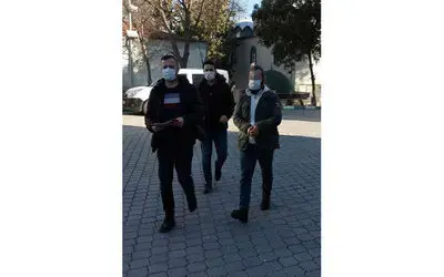 Karısının boğazına bıçak dayayıp boynundaki altını aldığı iddia edilen kocaya adli kontrol

