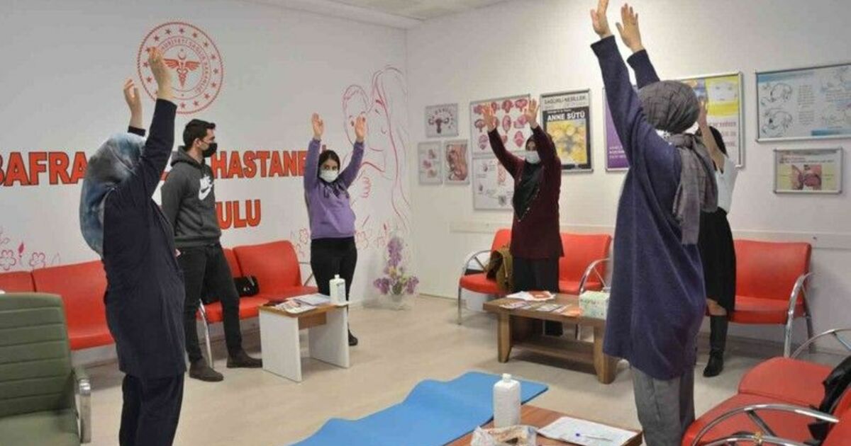 Baba adayları gebe okulunda eşleri ile empati kuruyor
