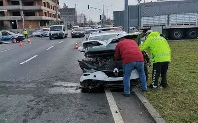 Samsun’da trafik kazası: 1’i polis 2 kişi yaralı

