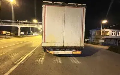 Samsun’da otomobil tıra arkadan çarptı: 1 yaralı

