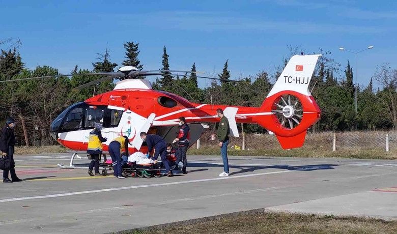 Avcının kazara vurduğu çiftçiambulans helikopterle hastaneye yetiştirildi - Samsun’da avcılar tarafından kazara vurulan çiftçi, ambulans helikopterle hastaneye yetiştirildi.