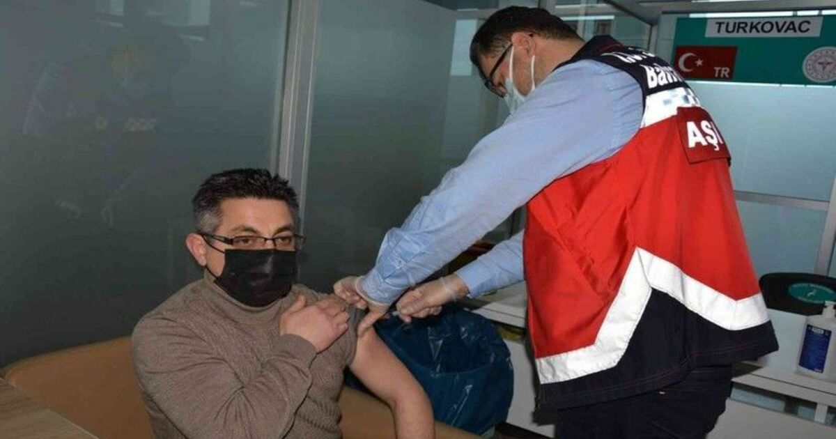 Bafra Devlet Hastanesinde yerli aşı TURKOVAC’a yoğun ilgi