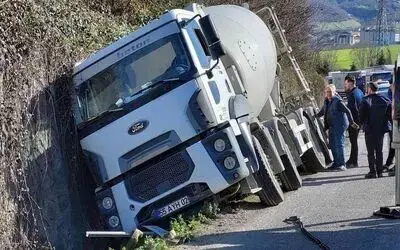 Samsun’da beton mikseri yoldan çıktı
