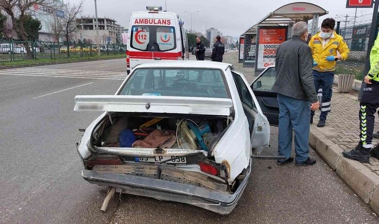 Samsun’da hafif ticari araçotomobile arkadan çarptı: 1 yaralı - Samsun’da hafif ticari aracın otomobile arkadan çarpması sonucu meydana gelen trafik kazasında 1 kişi yaralandı.