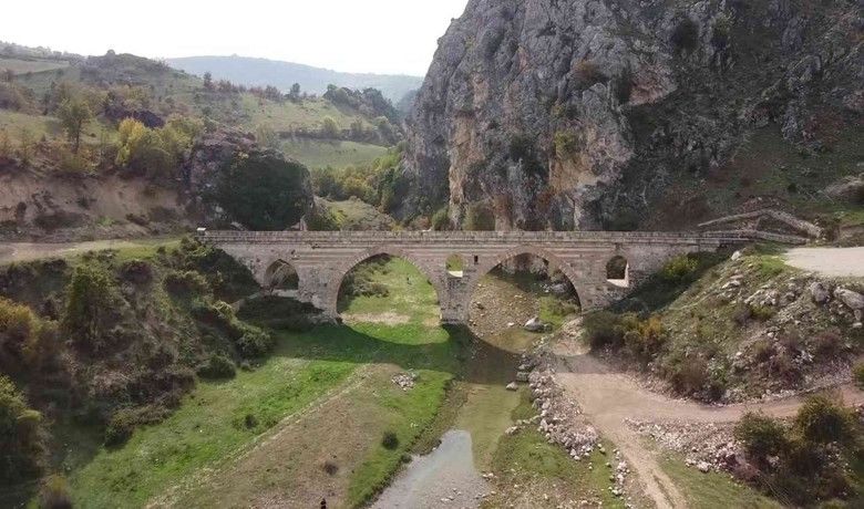 7 asırlık Kurt Köprü turizme kazandırılacak
 - Samsun’un Vezirköprü ilçesi İstavroz Çayı üzerindeki 7 asırlık ‘Kurt Köprü’, Büyükşehir Belediyesinin çalışmalarıyla turizme kazandırılacak.