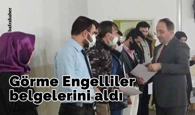 Görme Engelliler Belgelerini Aldı