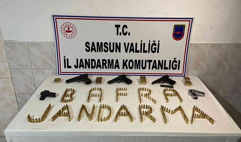 Bafra’da ruhsatsız silah ve mermi ele geçirildi
