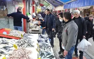 Balık tezgâhlarında en çok rağbeti hamsi, istavrit ve mezgit görüyor
