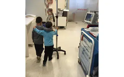 İki çocuğun duygulandıran ‘kemoterapi’ arkadaşlığı
