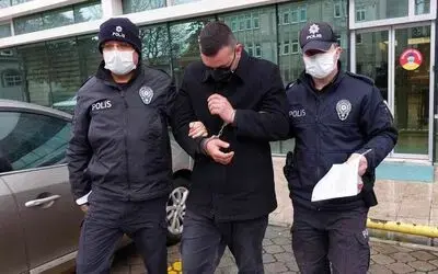 350 lira için kapısına bıçakla gittiği şahsı öldüreceğini söyleyince tutuklandı
