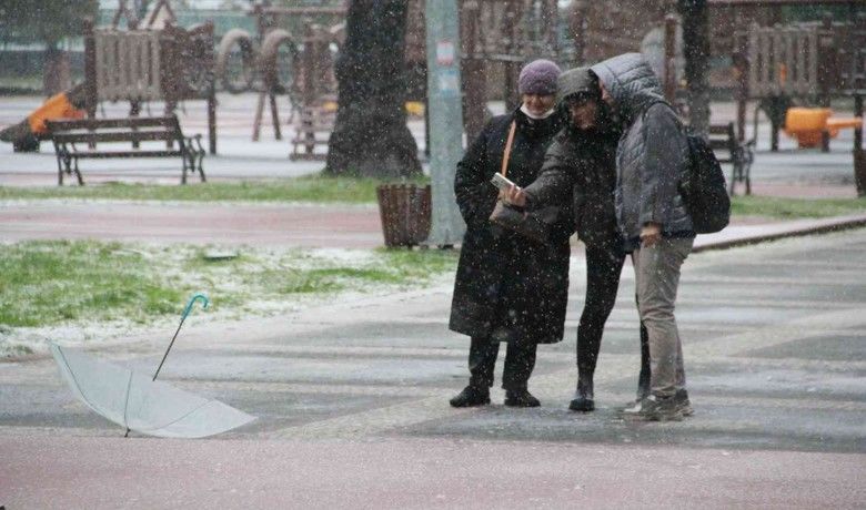 Kar yağışı Samsun’u etkisi altına aldı
