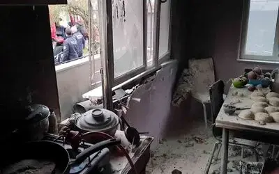 Mutfak tüpü patladı, ev alev alev yandı: 4 yaralı
