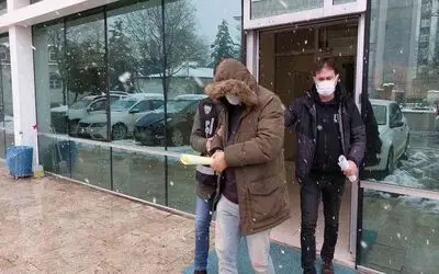 Otobüsteki yolcunun sırt çantasından 6 tabanca ele geçti
