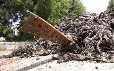 Kanalizasyondan çamaşır, şişe, teneke çıktı
