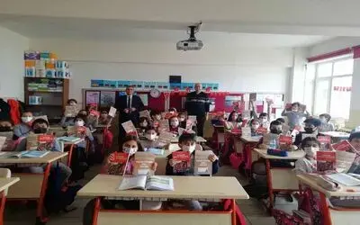 Öğrencilere 17 bin kitap dağıtıldı
