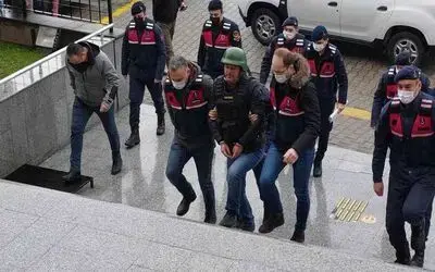 Hakimin gözünün önünde 13 kurşunla akrabasını öldüren şahıs adliyeye sevk edildi
