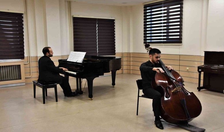 OMÜ’de kontrbas-piyano konseri
 - Ondokuz Mayıs Üniversitesi’ndeki (OMÜ) kontrbas-piyano konseri büyük beğeni topladı.