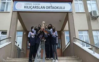 Yenilgisiz kız satranç takımı Türkiye Şampiyonası’na katılacak
