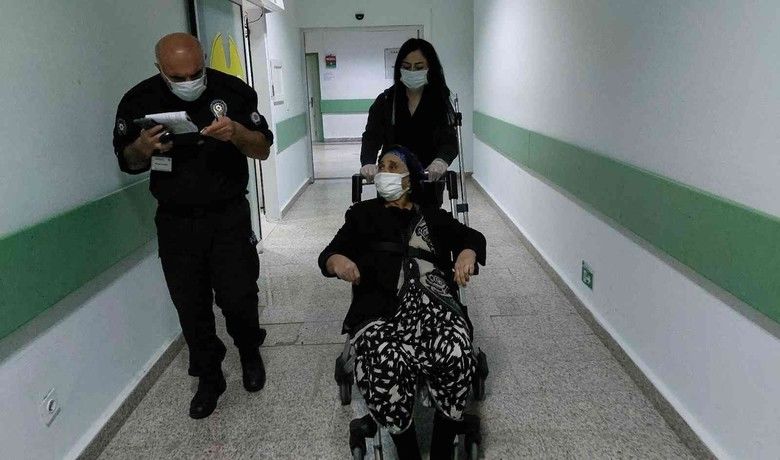 Annesini hastanede darp etti
 - Samsun’da hastanede kocasının yanında refakatçı olarak kalan yaşlı kadın, oğlu tarafından darp edildi.