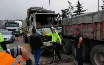 8 aracın karıştığı zincirleme kazada 12 yaşındaki çocuk yaralandı

