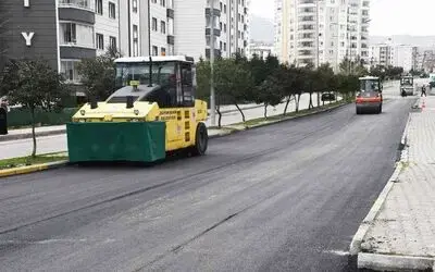 Bozulan yollar yenileniyor
