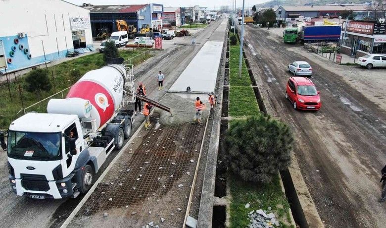 Kutlukent Bulvarı beton yolla yenileniyor
 - Samsun Büyükşehir Belediyesi, Tekkeköy ilçesinde 3 sanayi bölgesini birbirine bağlayan Kutlukent Bulvarı’nı 4 kilometrelik beton yolla yeniliyor.