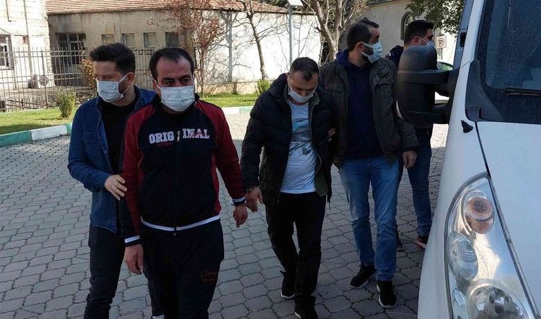 Uyuşturucu imalatına operasyon: 3 gözaltı
 - Samsun’da narkotik polisi tarafından uyuşturucu imalatı yapılan yere düzenlenen operasyonda uyuşturucu maddeler ile birlikte 3 kişi gözaltına alındı.