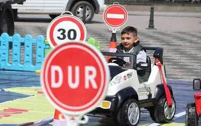 Minikler hem eğleniyor hem öğreniyor
