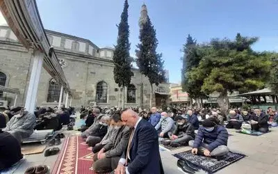 Ramazan’ın ilk cuması saflar dışarı taştı
