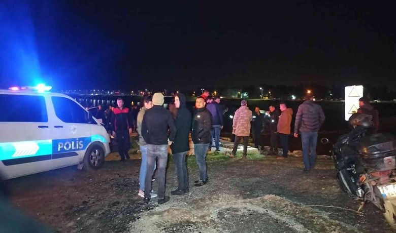 Eşine intihar edeceğinisöyledi, polisi alarma geçirdi - Samsun’un Bafra ilçesinde eşine resim gönderip intihar edeceğini söyleyen şahıs itfaiye ve polis ekiplerini alarma geçirdi.
