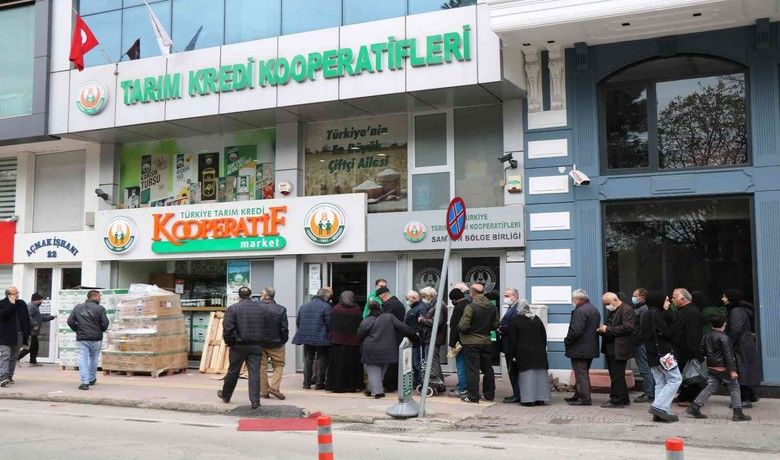 Bilinçsiz yağ kuyruğu
 - Türkiye Tarım Kredi Kooperatif marketlerine Toprak Mahsulleri Ofisi(TMO) ayçiçeği yağının geldiğini gören vatandaşlar, yağ almak için uzun kuyruklar oluşturdu.