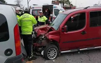 İftara giderken kaza yaptılar: 2 yaralı
