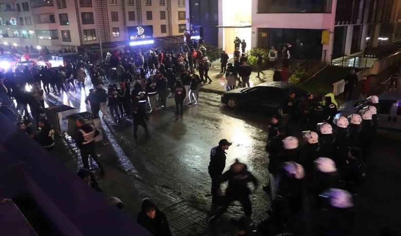 Şampiyonluk kutlamalarında gergin anlar
 - Samsun’da, Trabzonsporlu taraftarlar ile Samsunsporlu taraftarlar arasında gerginlikler yaşandı.