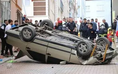 Doğalgaz kutusuna çarpıp takla attı
