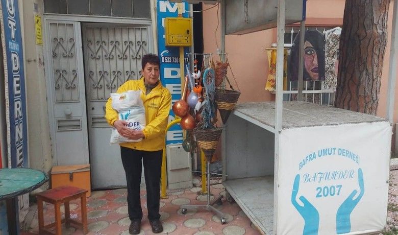 Bafra Umut Derneği’nden gıda ve giysi desteği
