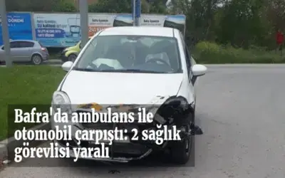 Bafra'da ambulans ile otomobil çarpıştı: 2 sağlık görevlisi yaralı